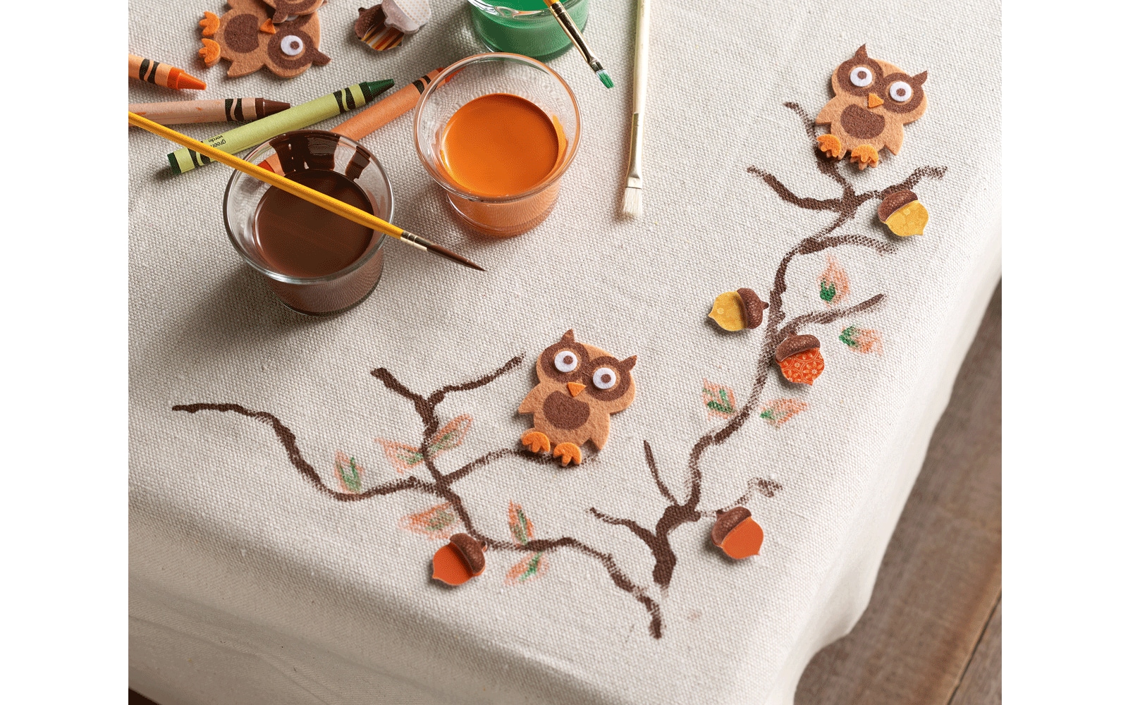 Table cloth with paint brushes and owls Table cloth with paint brushes and owls